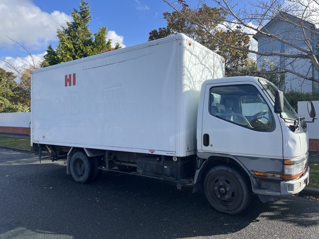 photo of box truck used at henry hauls